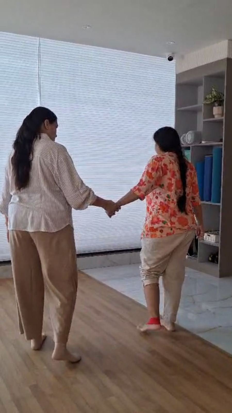 A Trivayu physiotherapist supporting an older patient during walking practice at the centre in Vaishali Nagar, Jaipur